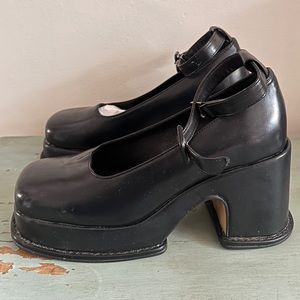 NEW Tezza high heels